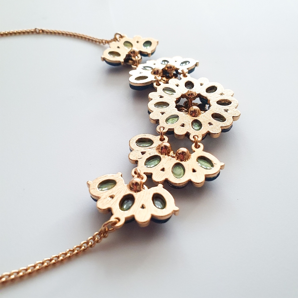BRAND NEW Blue Flower Statement Necklace - Picture 5 of 5